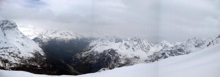 Panorama sulla Valmalenco dal passo Vazzeda